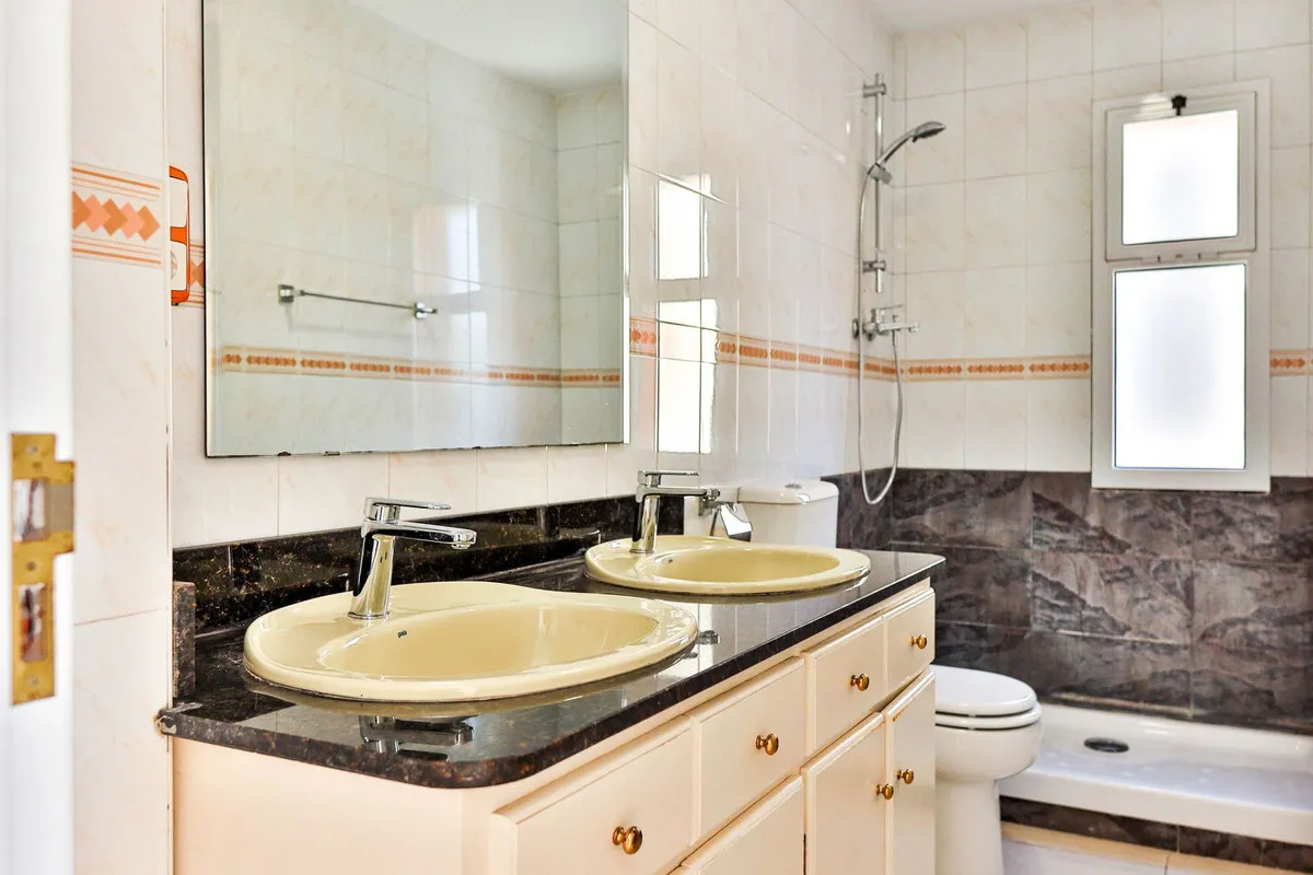 465c06b7-88cc-41e3-943e-a823744d95bf