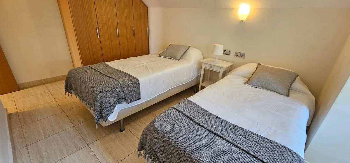 b6650946-5a03-47da-8b82-4db21cd4655b