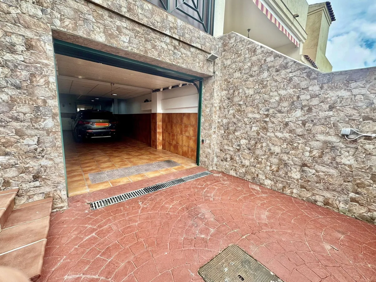 c74b30d2-b44e-41fa-8be3-2ee8454bef22