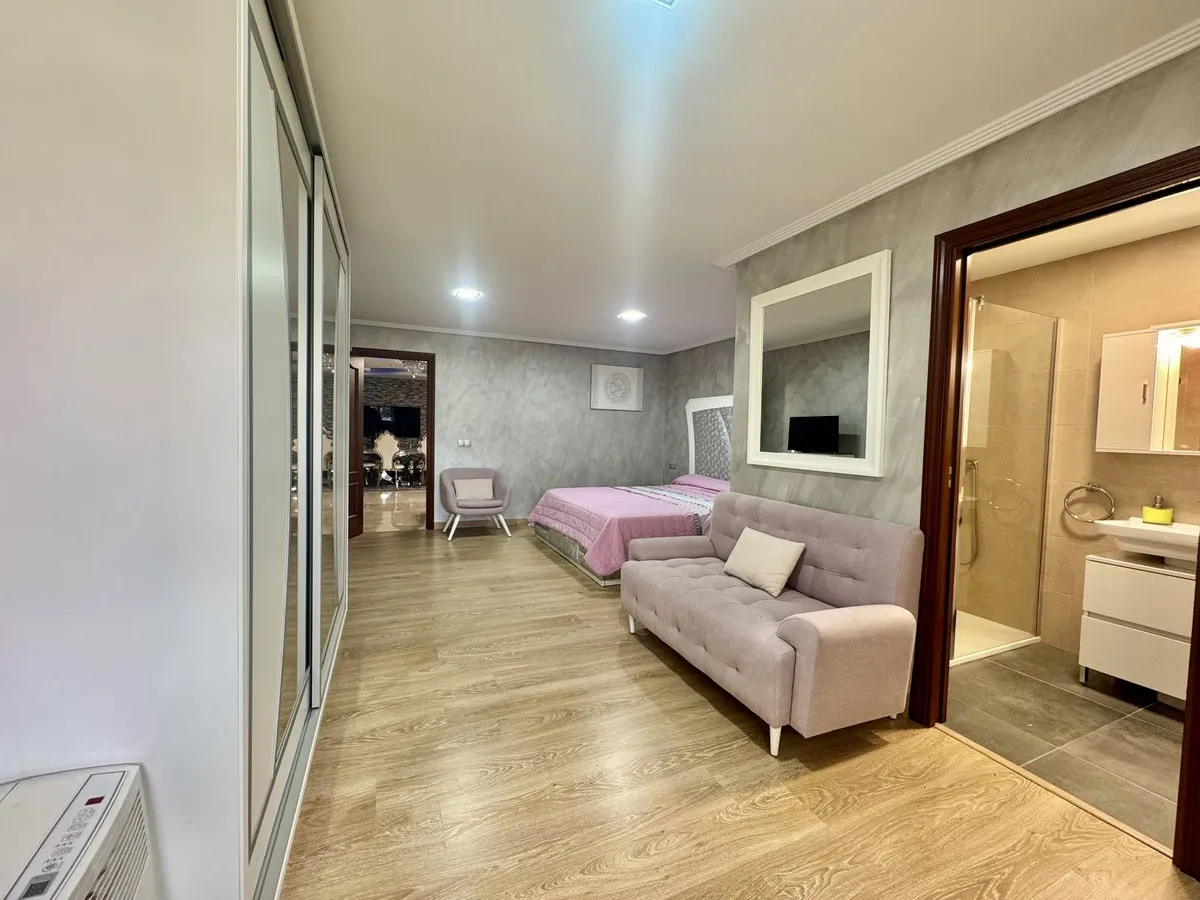 e5dbbc68-2fdd-49e1-950b-3f9227c6b83d