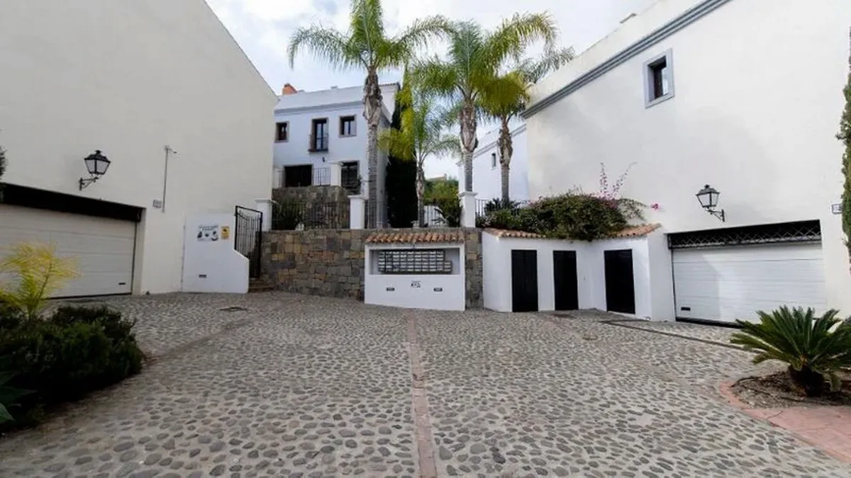 7eac1ff9-83e1-4739-b090-4da85d543bc3