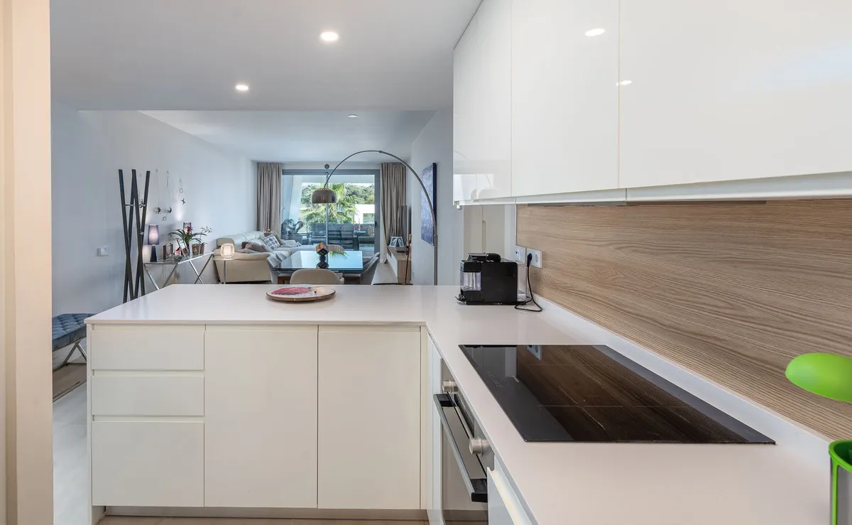 eaeb9602-e94b-499c-b775-23b8006360b0