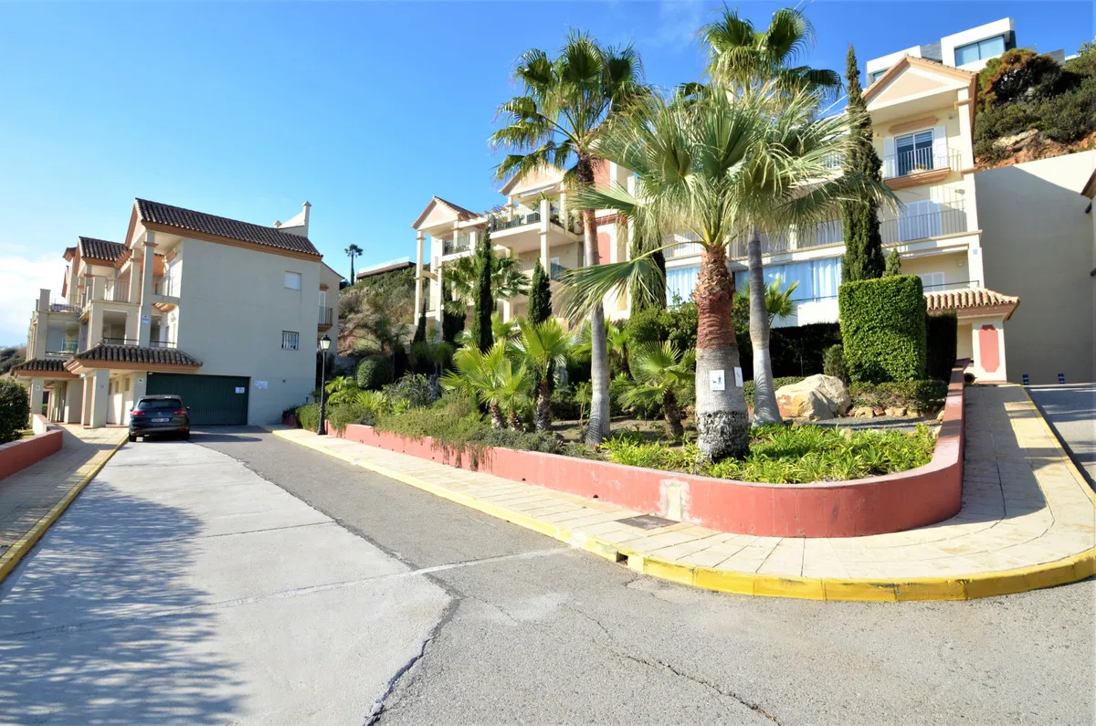 10071298-deef-43b9-9de2-6a982dbc1b07