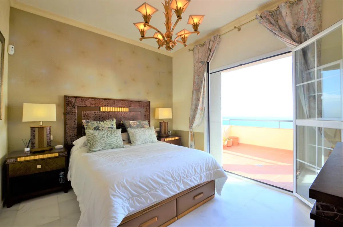 fd96a3a6-8f59-4dbb-857a-8341419abd18