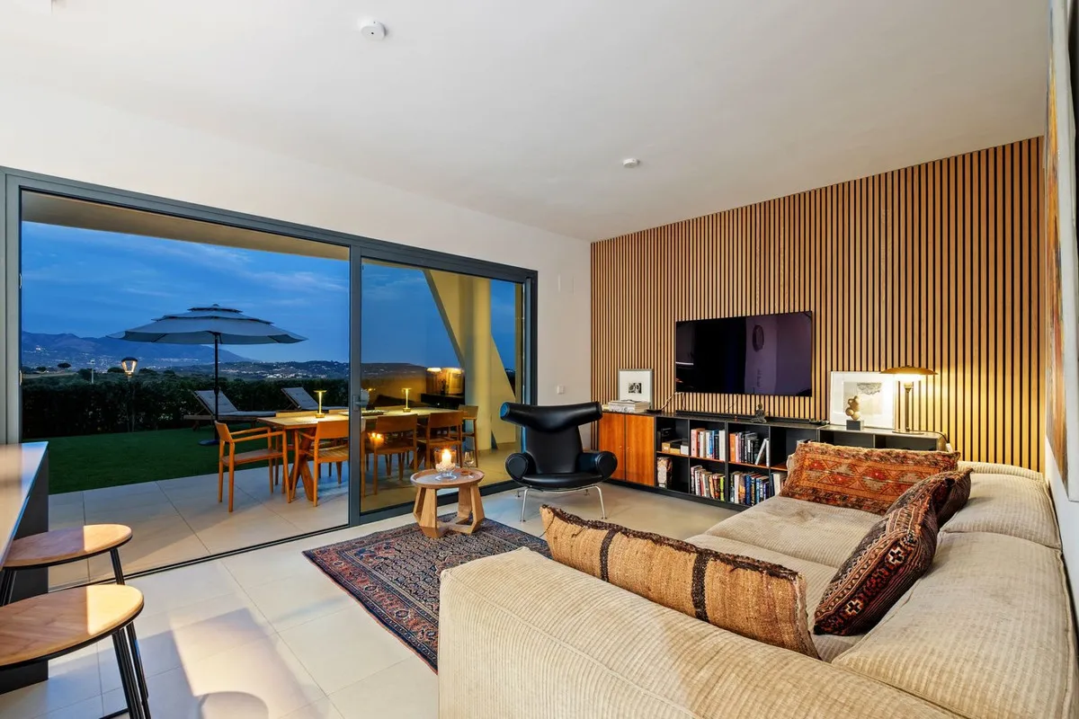 6898f5d9-63cf-4083-80d1-f11680fa9103