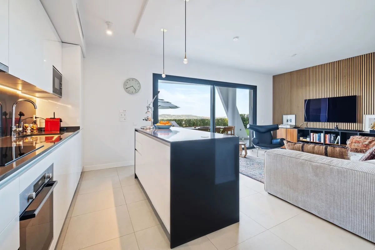 a47b32b9-3f67-48ea-ba40-b6805c710101