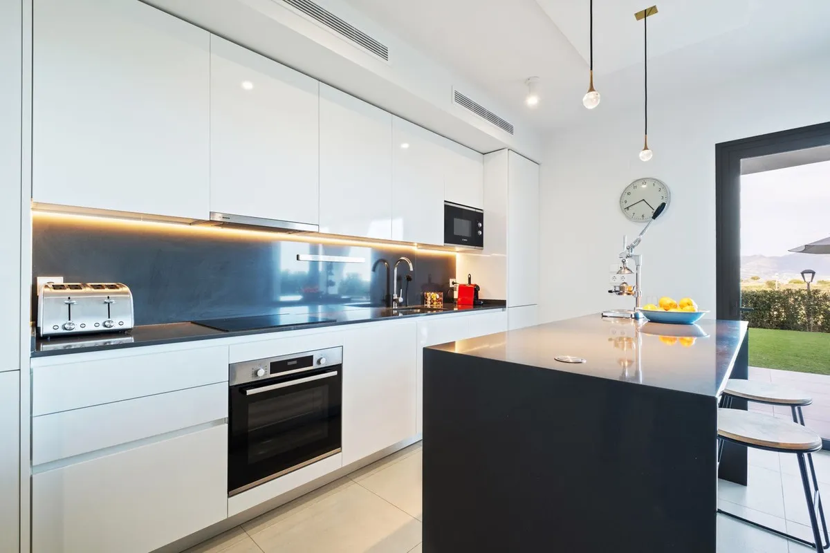 eff00e52-5952-4976-a333-a1e9b16b3f3b