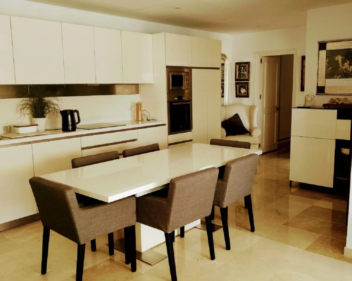 877a044c-fc2d-4b25-844a-ae0a79d16b21