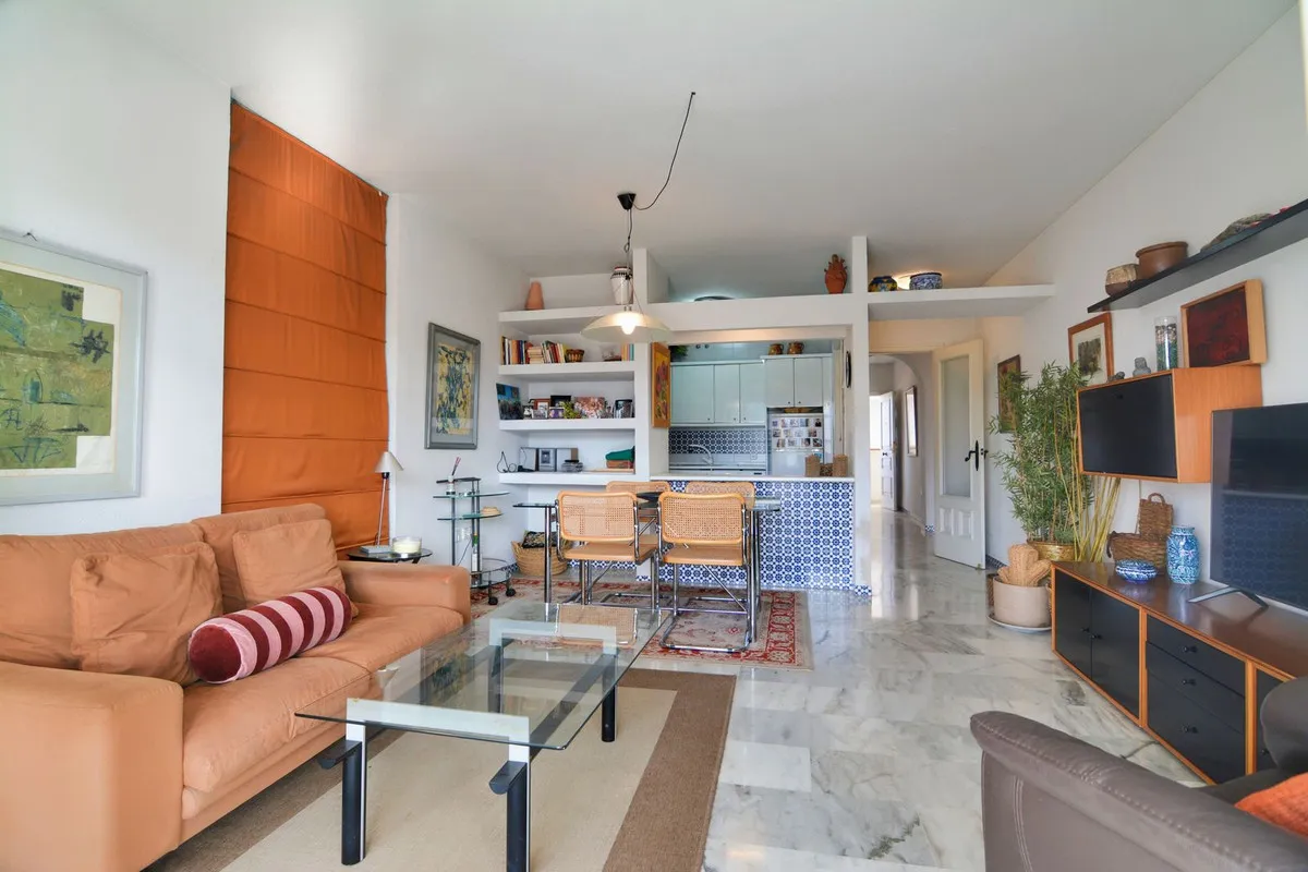 023c81ca-84ad-4cc2-85c8-496a723992a6