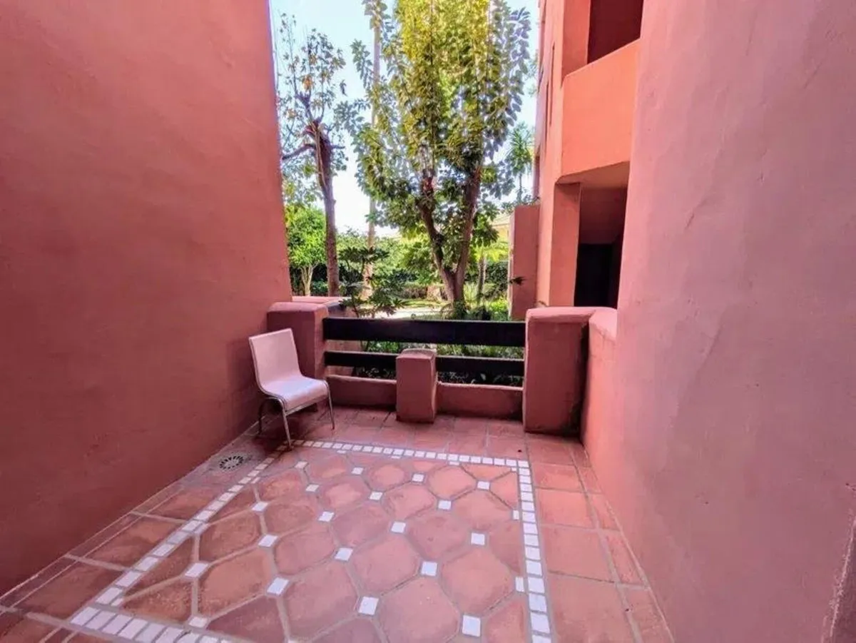 4b992502-a147-4a6e-83c2-8d70e5279c5a