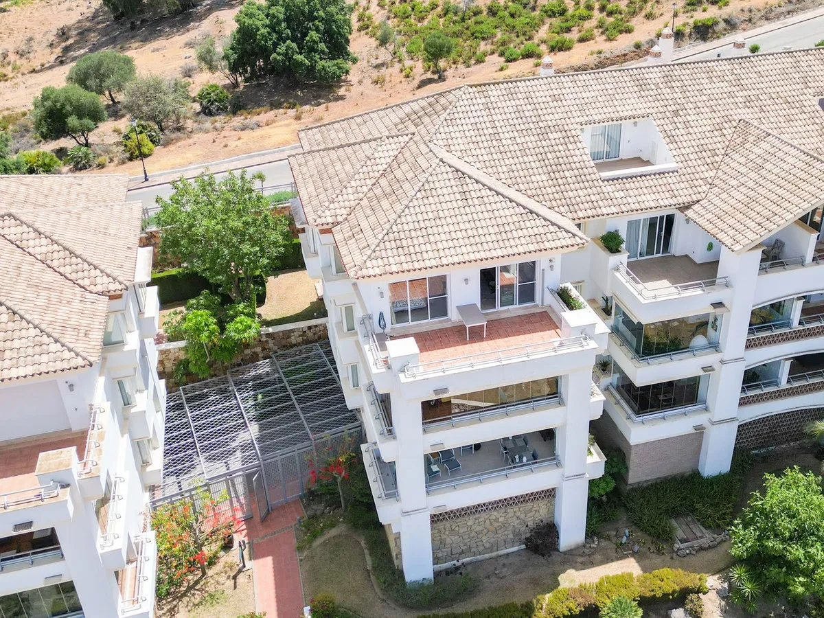 49210573-3b2b-47f4-adf4-cac017dcd5dd