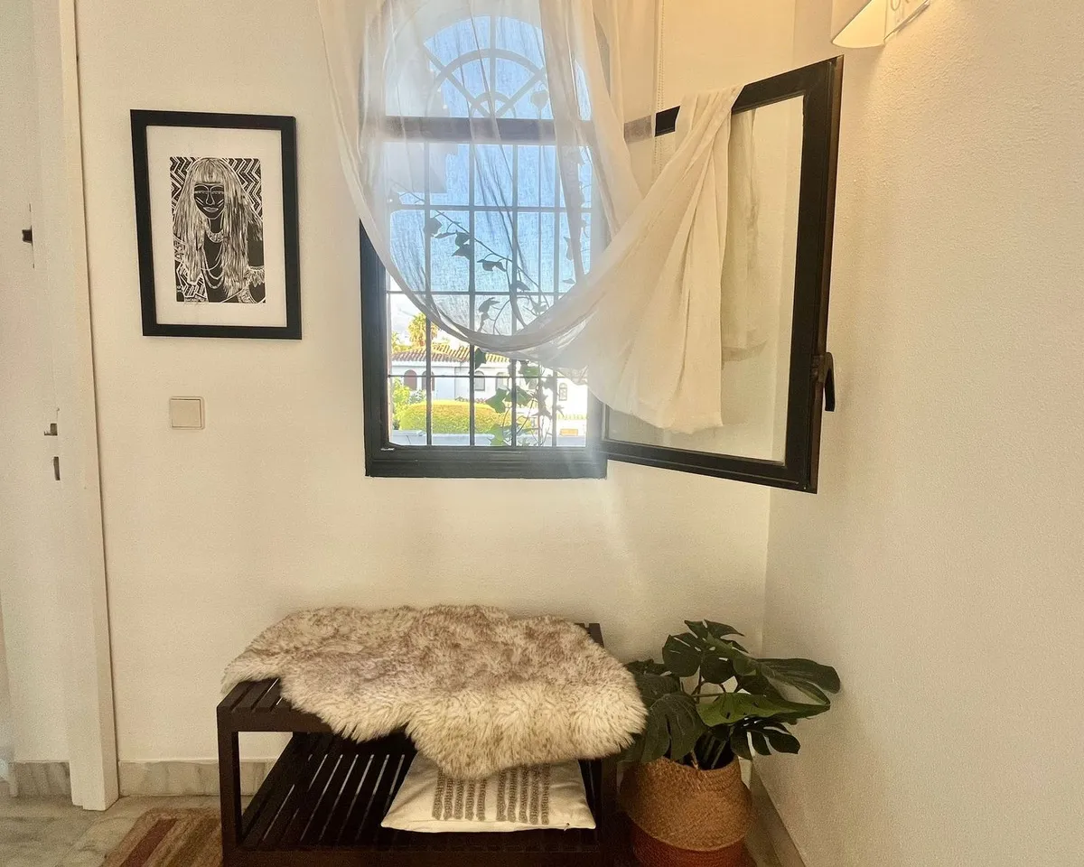 e8b9a4c6-6a42-4894-b94c-d5981a134d28