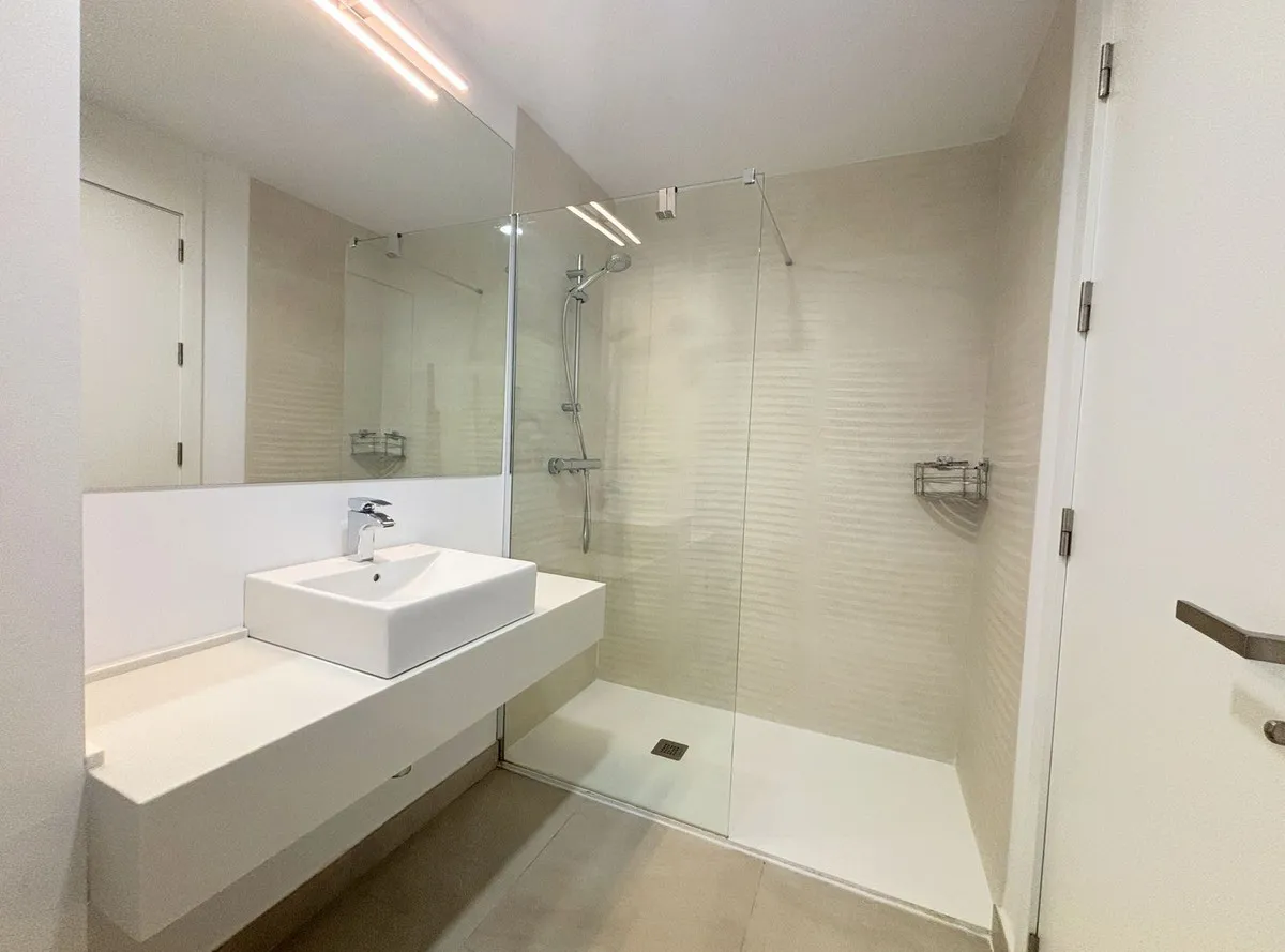 aa016049-6a93-42a9-a48e-5f294c679626