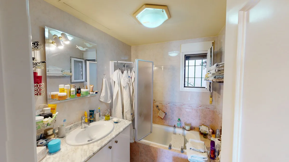 3ace4921-cd4f-4474-9706-ee04077e0275