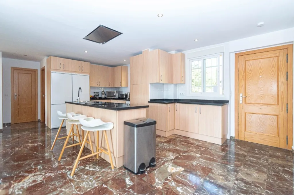 9cfb2745-5a23-44b6-8e70-0168f22e9a9e