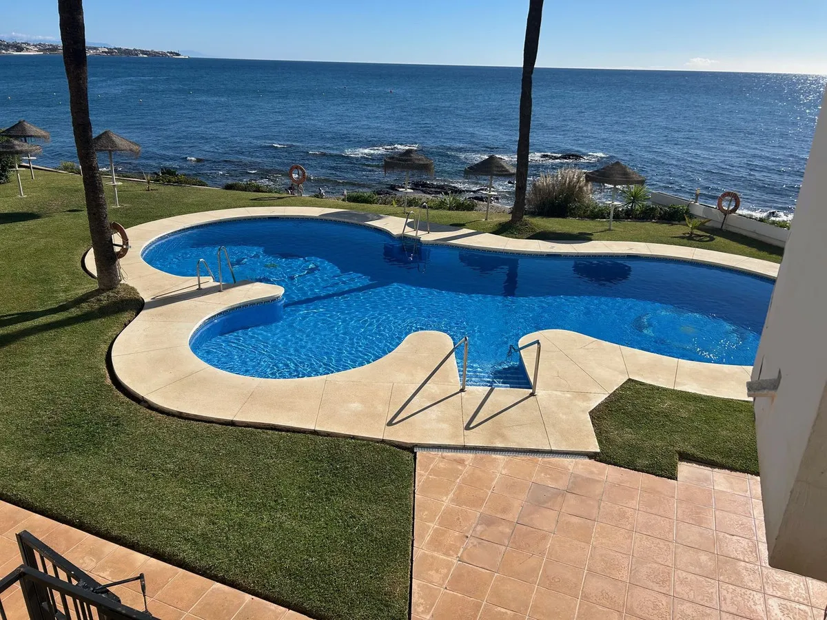 1f1ff8de-7a45-4e54-8f3b-6a5e95b8e4a4