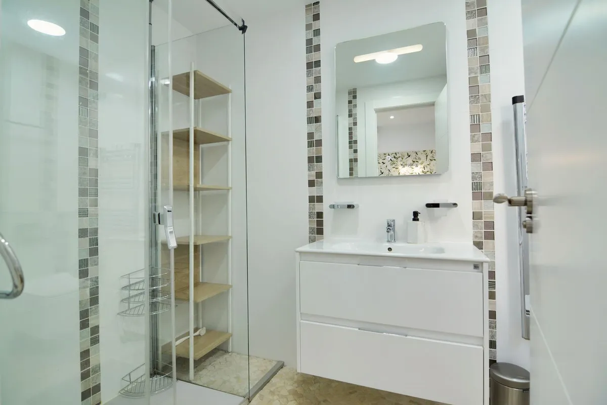 e5f626a2-646c-4ae3-a2e2-416150a6b90f