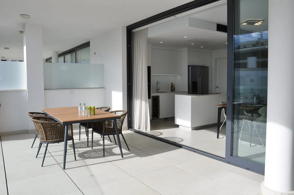 ff304453-67da-4042-adb6-f6177a22f7a2