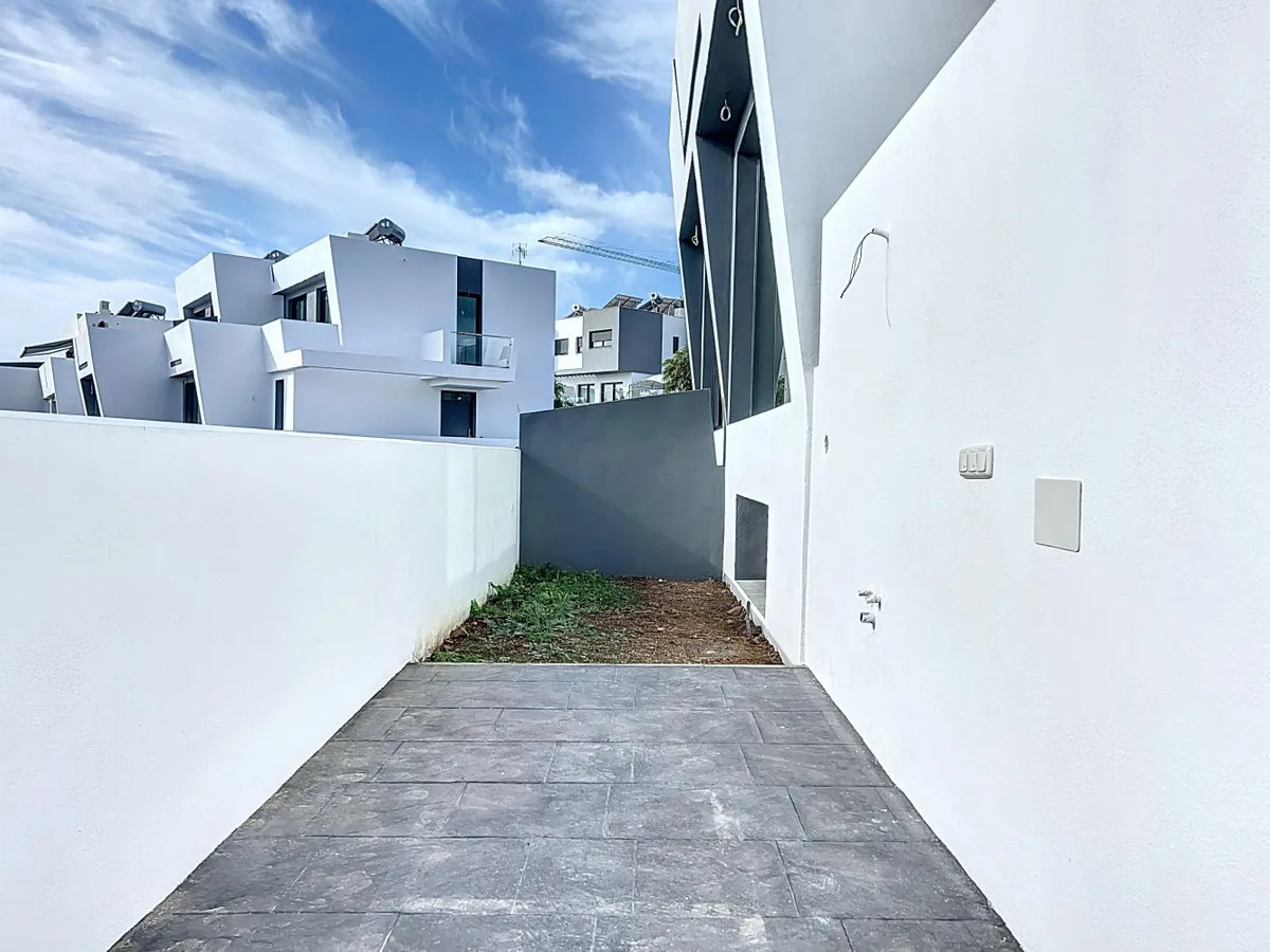 92f87b27-1a1e-4fe1-9f2d-d1075b97e907