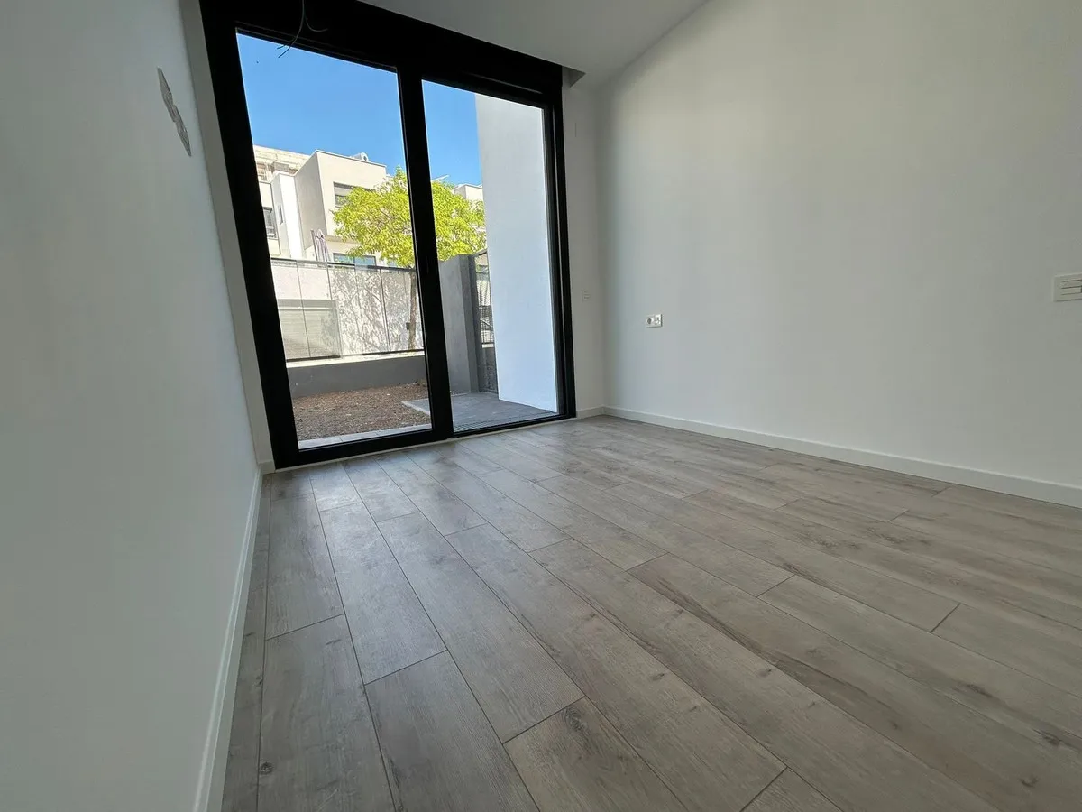 afcde33f-47a5-4f95-a6fe-e3afc08a461c