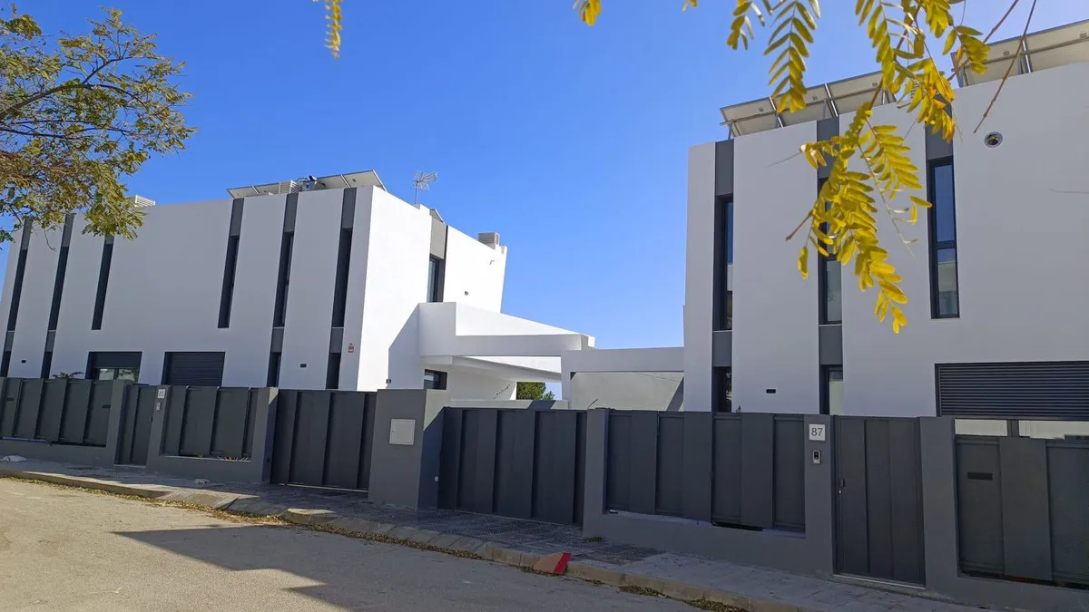 d3ecbbdc-043f-43b2-9fc5-d1fe7f17b998