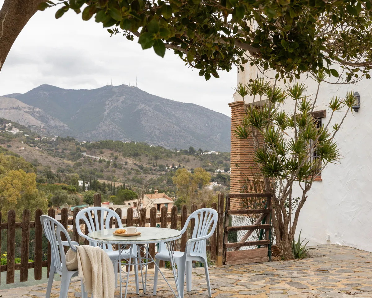 ade653bb-8b73-4e9e-a685-4d6c0b23e61e