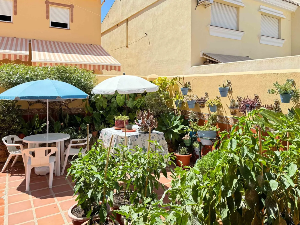 8f8e6652-a2f7-47ae-bb54-7ce73235be3f