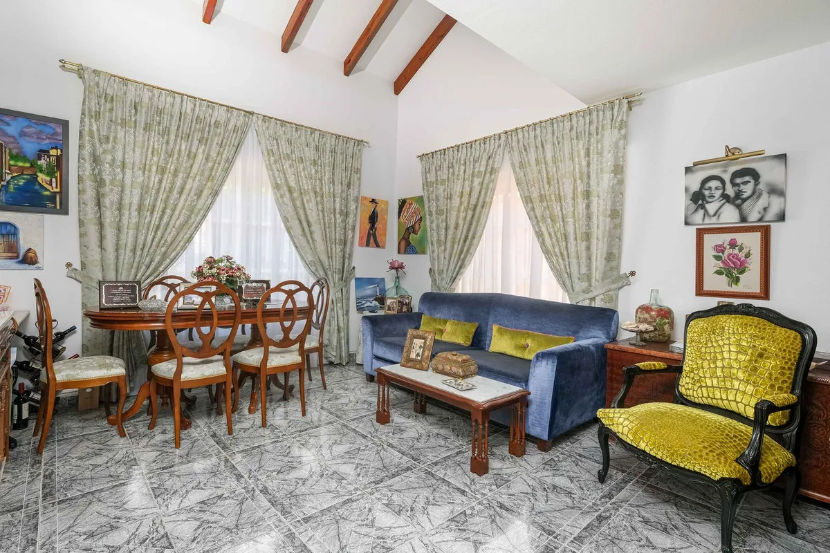 e2c511db-71c6-4b01-bcce-df4c80d6d11e