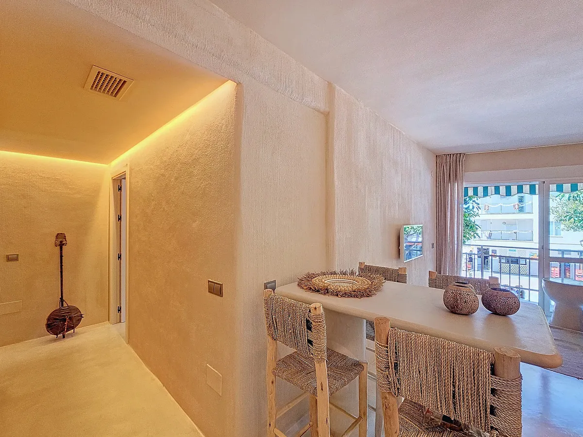 f898bd65-67ab-4e32-ae54-da036175231e