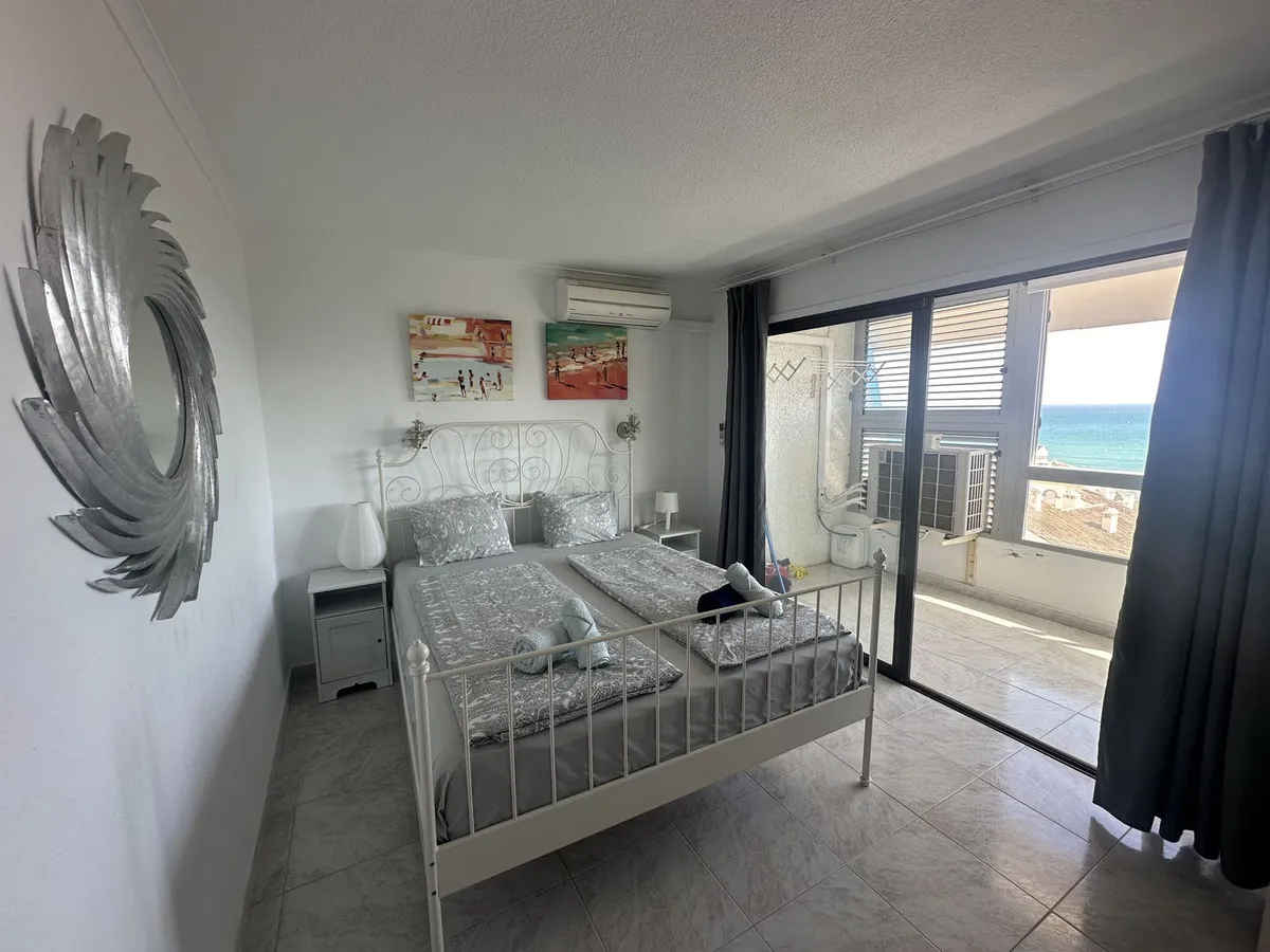 c6106e4d-ccd4-45e6-a3d4-b268c8c4d944