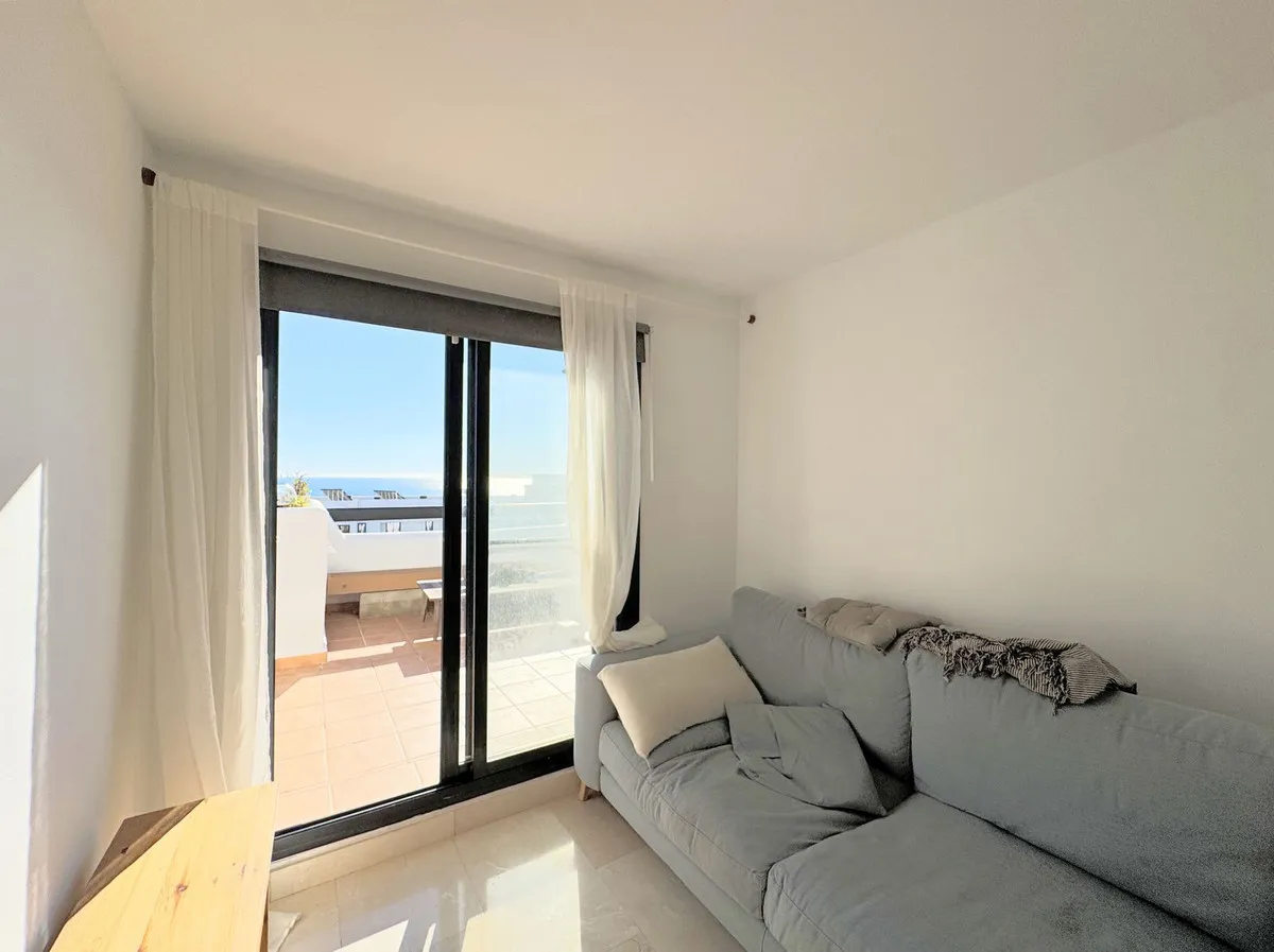 ff62b5e9-b1c6-40d7-b143-3e53895d2e02