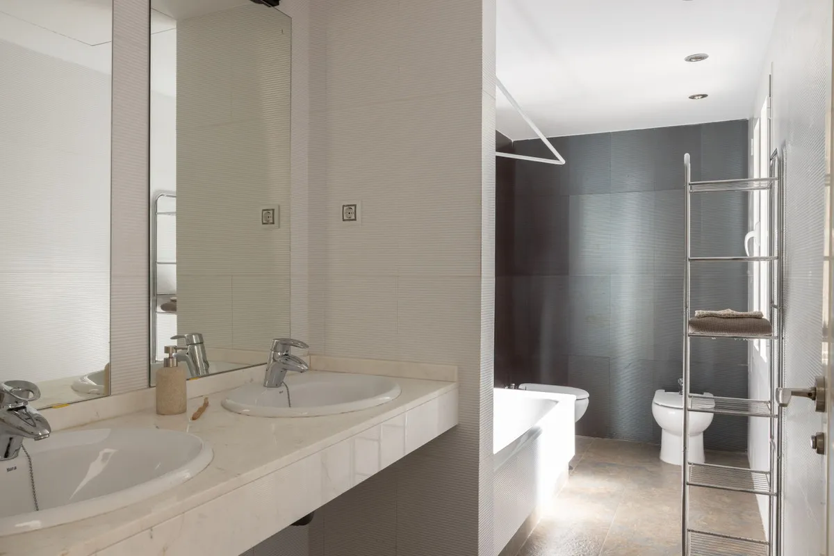 5f712754-73ce-41b2-9690-80b241f4f374