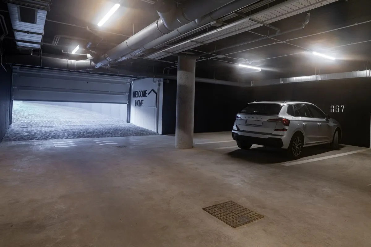 a6858dbb-ded7-4857-bee8-883f346a6d5f