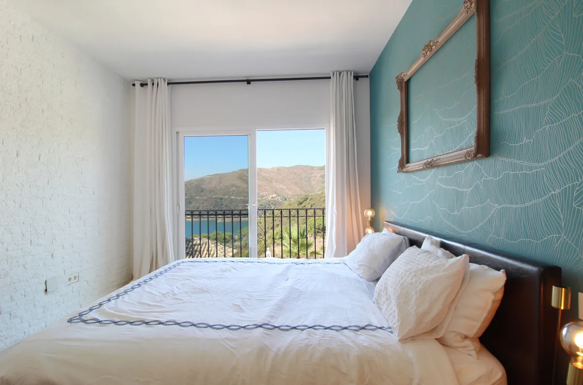 594b706a-370d-42b2-b55a-5b4e39a41a21