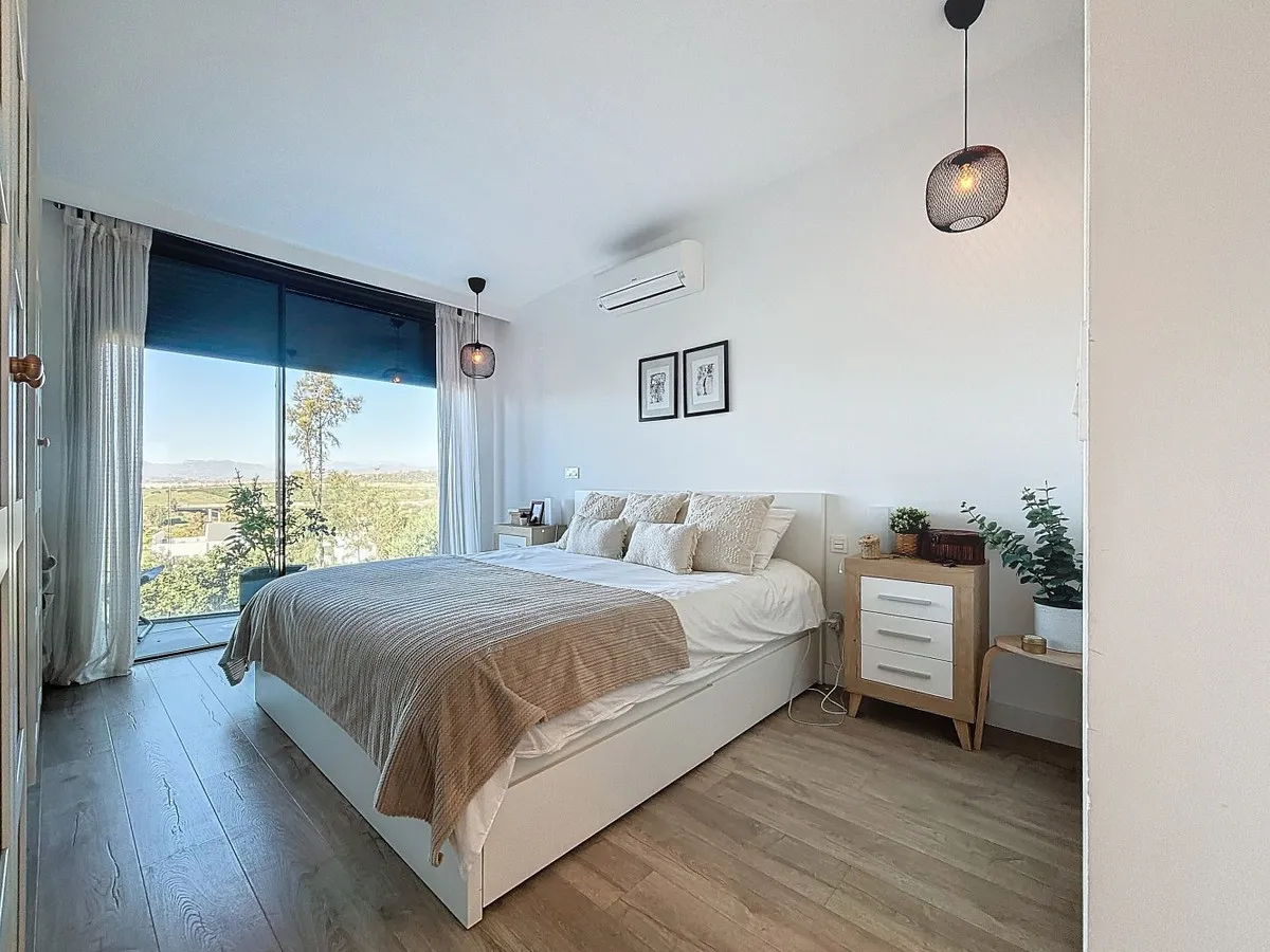 06eef8e8-51e1-4b30-81c8-e660797bf3ac