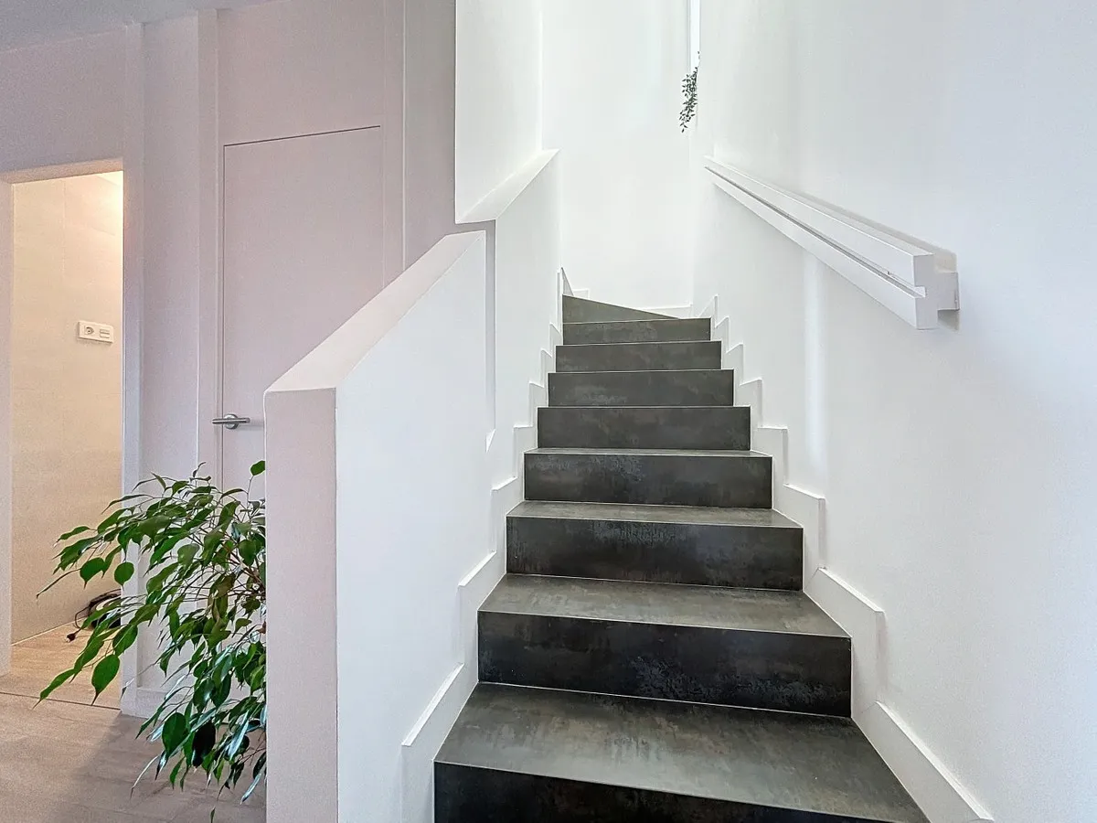 efb848bf-7b10-416a-8860-7a463478261e