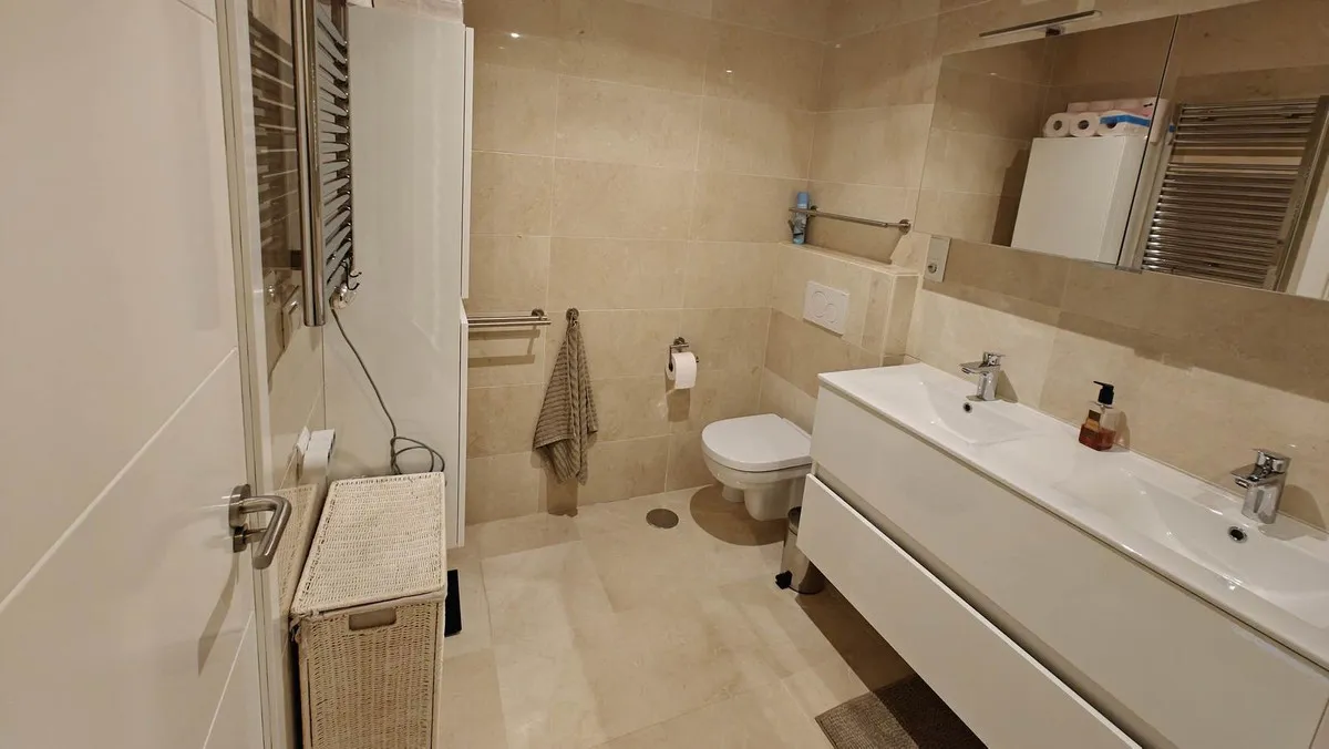 10c83cd5-e1fe-463a-a667-2260525de38a