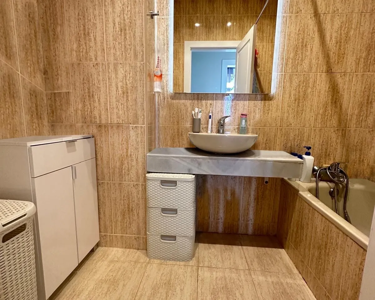 0b98d52b-e4b9-4707-85a6-a03e7d63dbeb