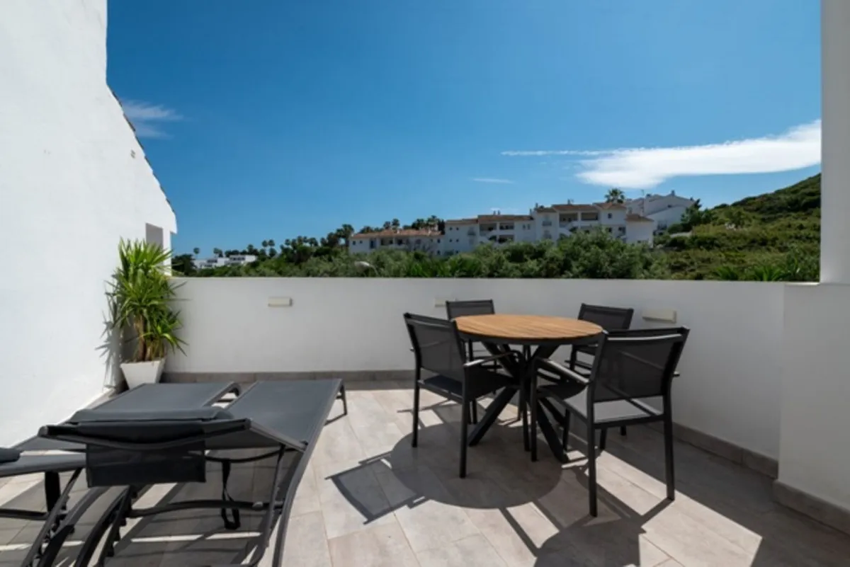 033b9e2e-69cd-48c2-a963-224adcb8fe90