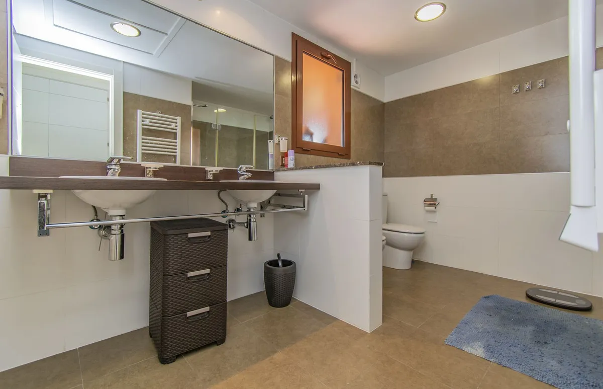 4bd4f607-0998-4a52-80e3-663c43fd4c80