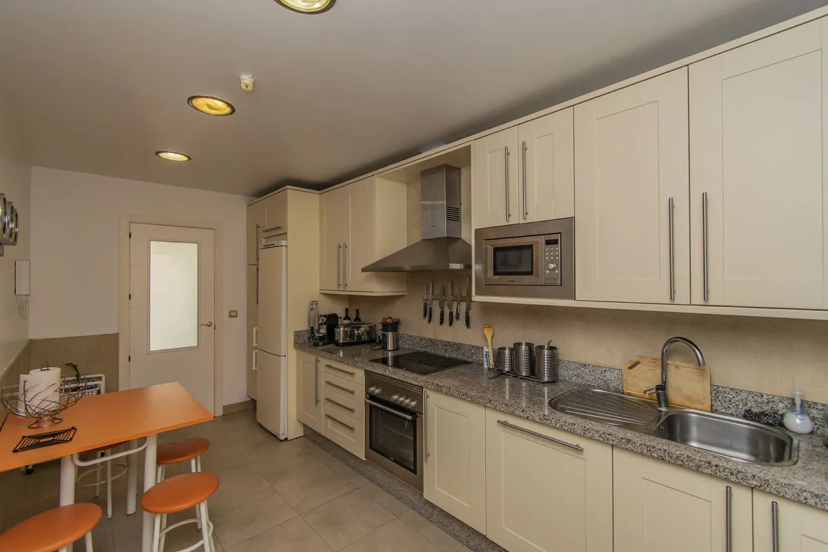 64bdcb09-f355-4833-a466-8067a27350de