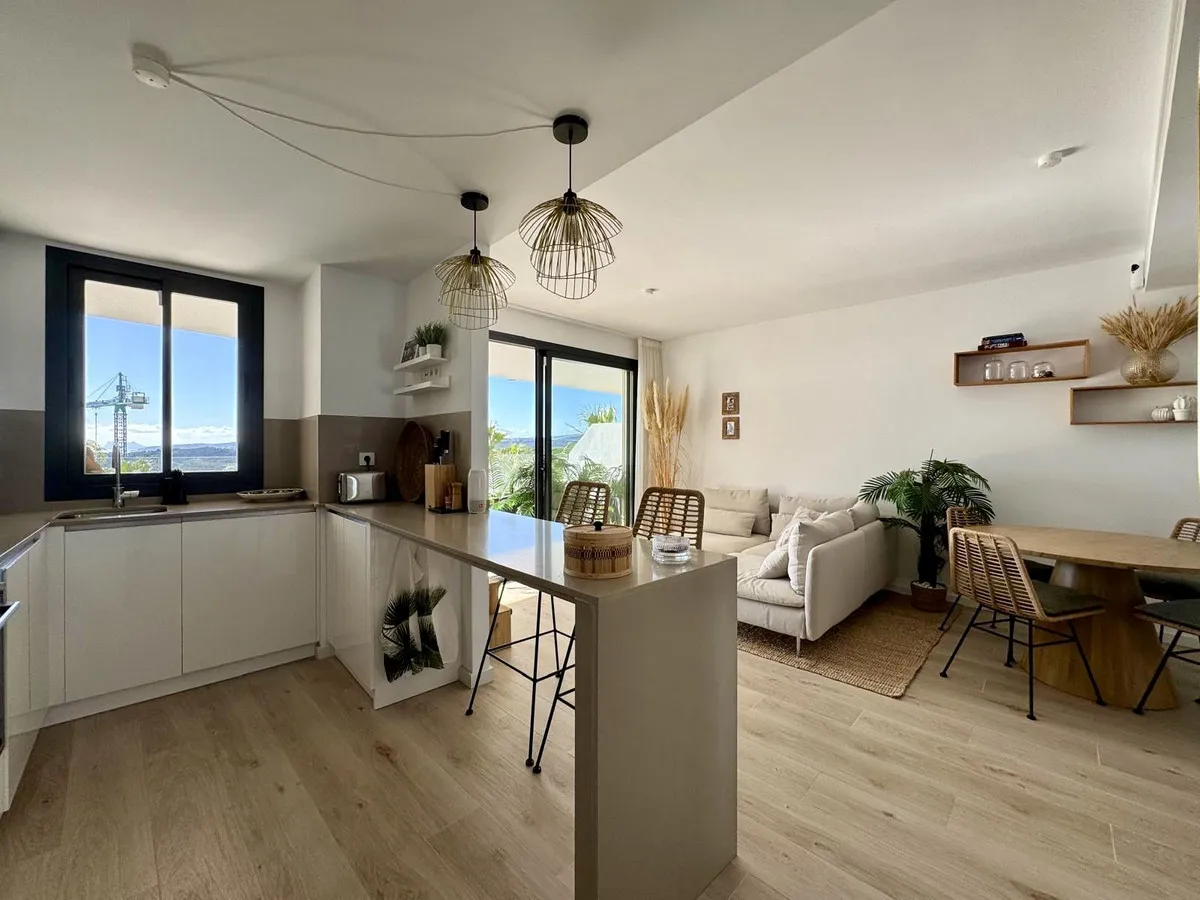 f5d98cfd-7695-4e1e-b8bb-5ef7ccf5a40e