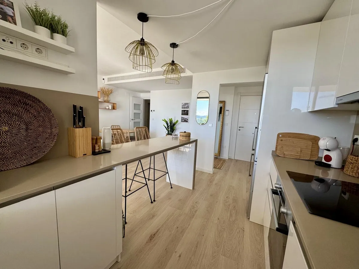 facec8e9-2af7-40e8-98df-be7fbfb02922