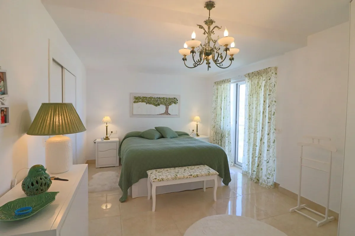 5adfad37-578f-42d8-8a62-caa18b5a6b44