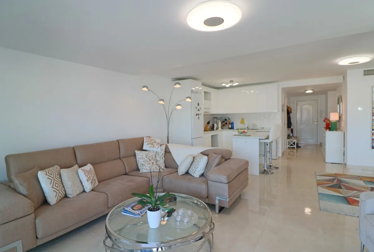 f0185ae9-cb85-4622-a401-ea181571e0a6