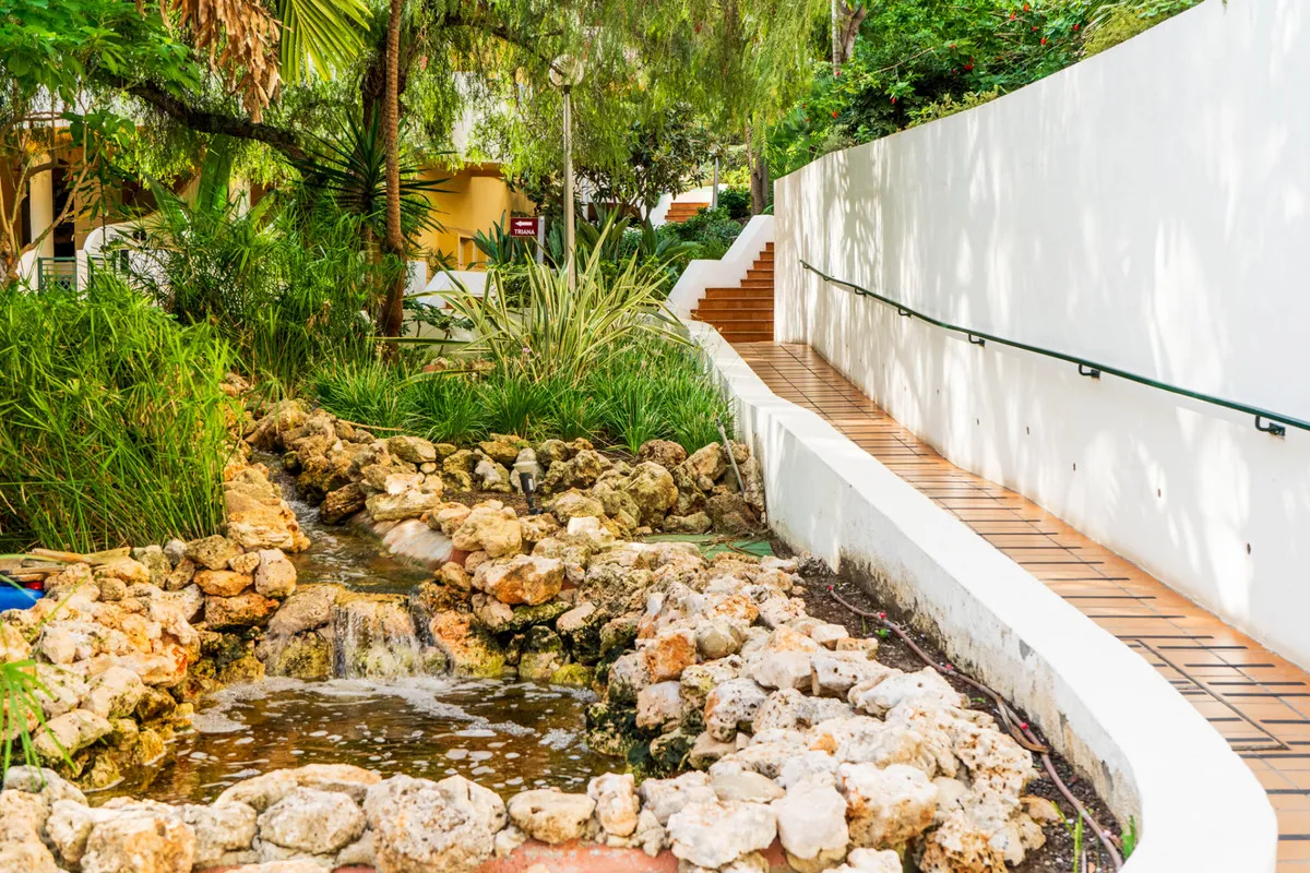 76793846-bce8-49d3-b831-80506310211c