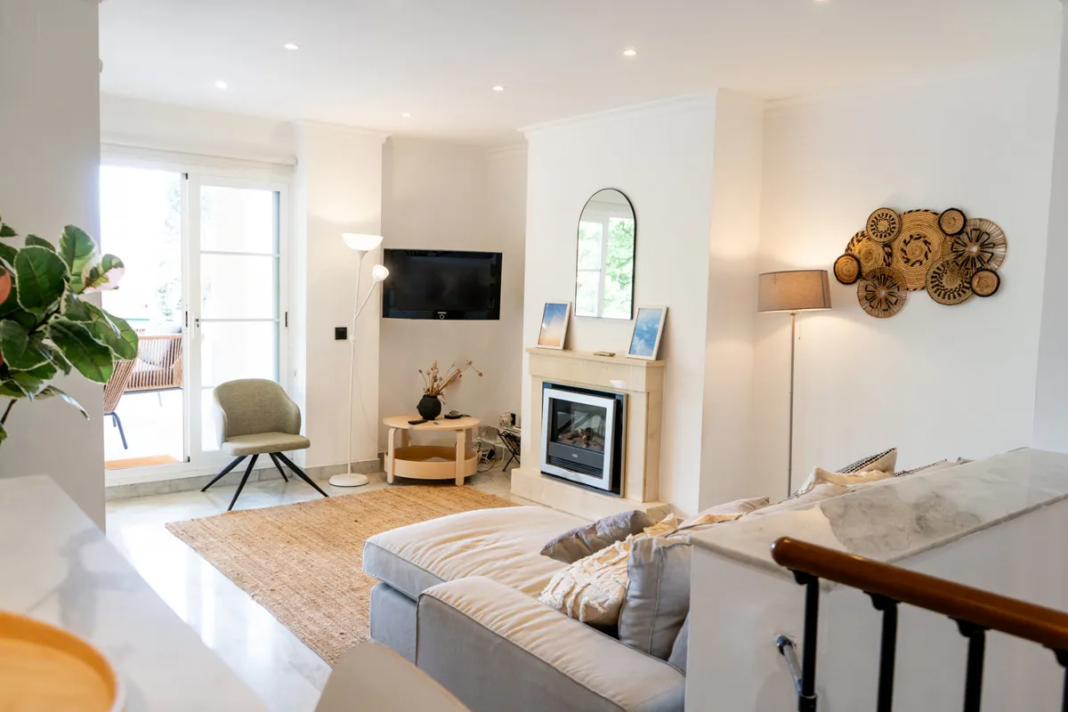 b6adf844-4b78-49b3-9f53-40f95b768768