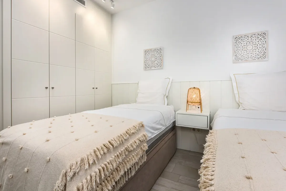 b49aabc9-05cc-46c6-999e-7c6d26372085