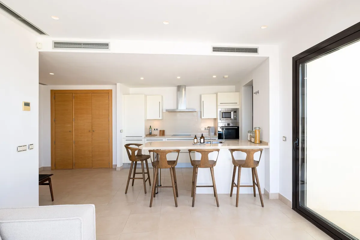 fe84303d-0075-42b5-841c-5e212689f4ce