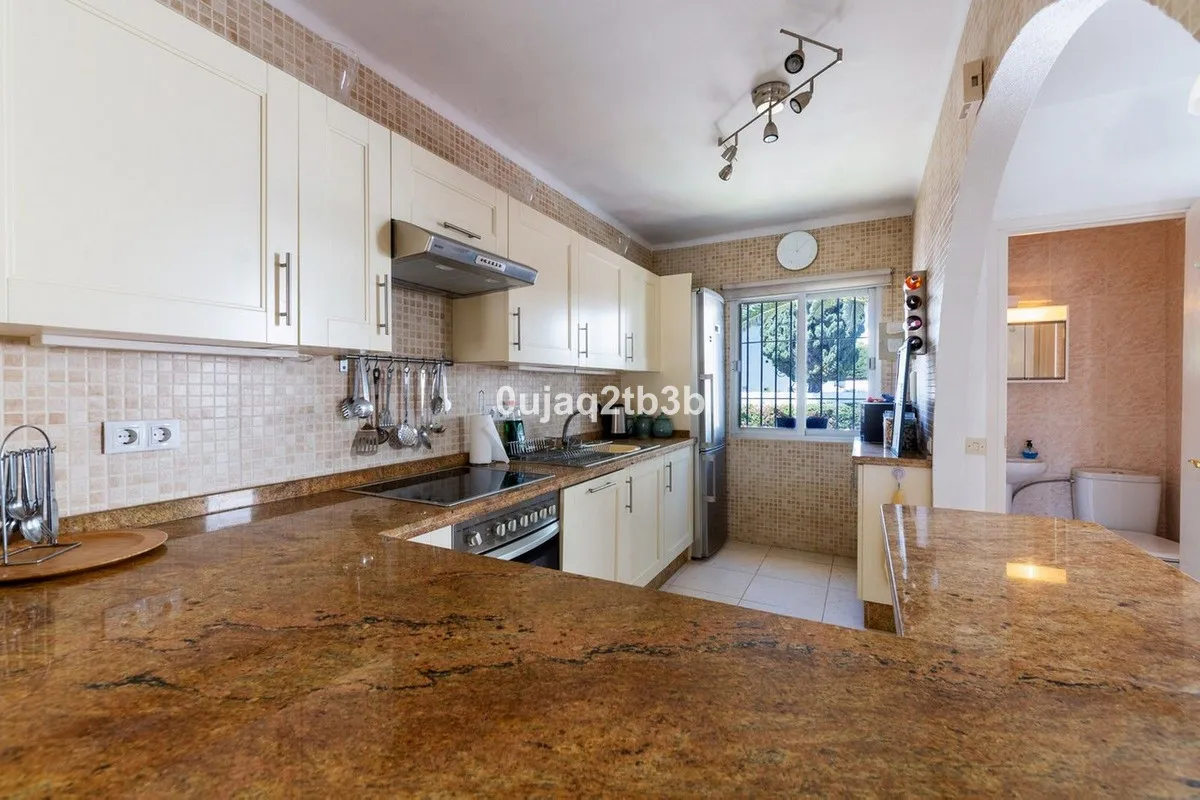 276804a2-a6d5-48e1-8d51-f7e174a2b34d